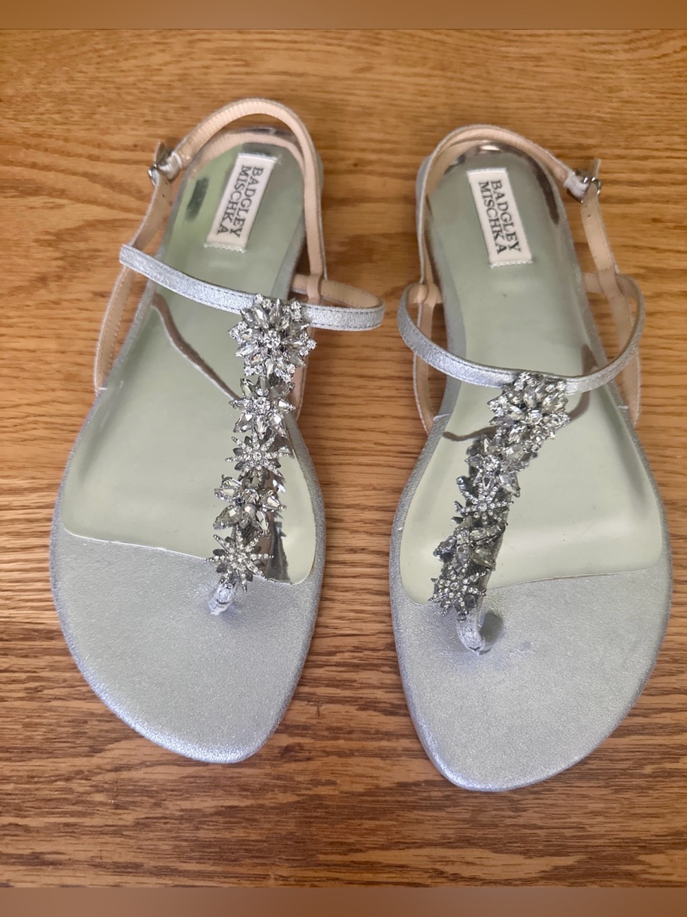 Badgley Mischka Silver Crystal Embellishment T-Strap Flat Sandals Sz 9.5 SPARKLE